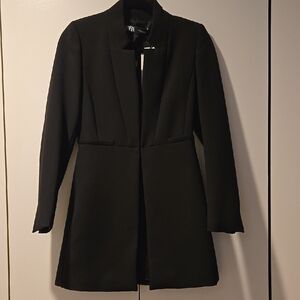 Zara Black Blazer with Tailored Fit and Clean Silhouette